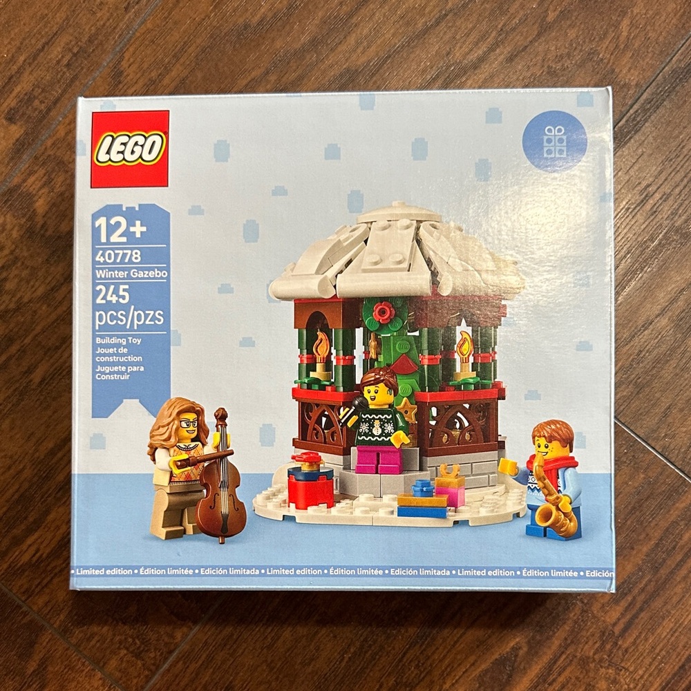 LEGO Winter Gazebo Set - Red, Green, Yellow